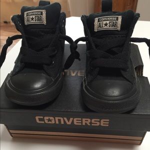 Toddlers converse